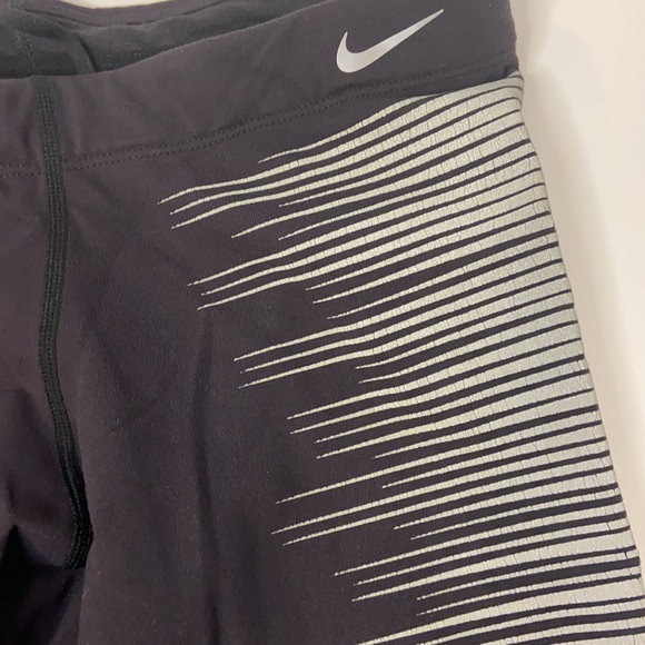 Nike dry fit reflective running leggings. Size small black and gray - Picture 6 of 8